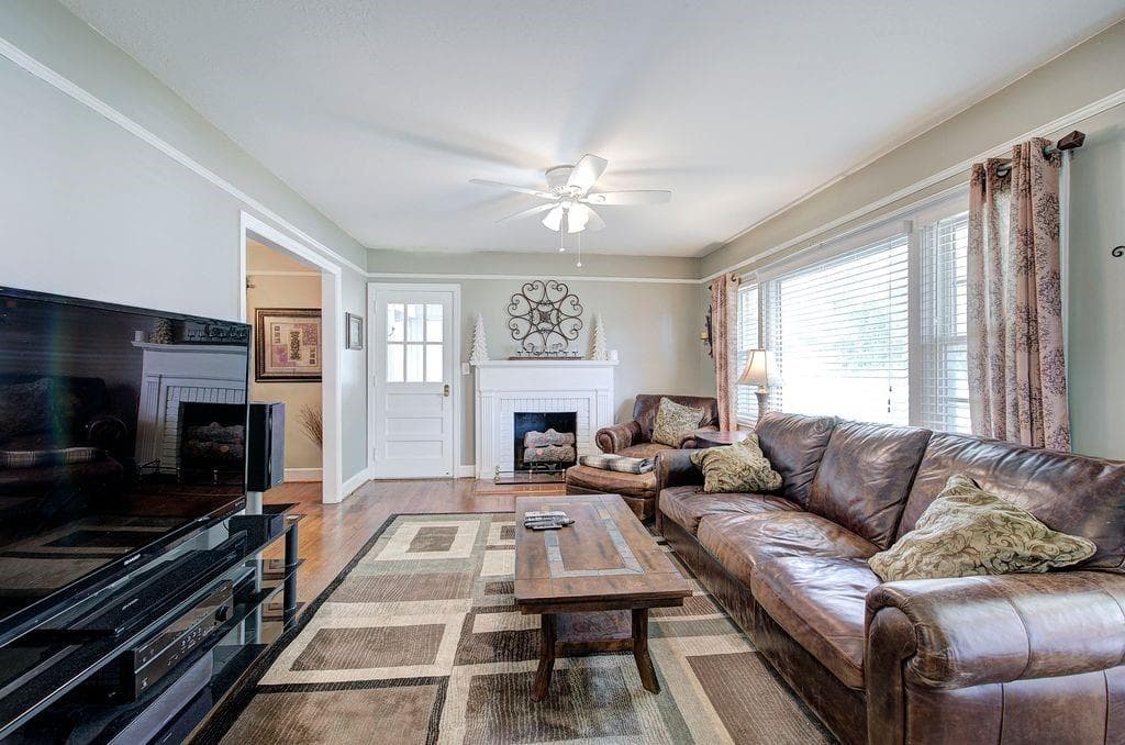 5 bedroom, 3 bathroom, 2,652 sq ft single family residence under contract at 409 Stonewall Street, Cartersville, GA 30120 — photo 9