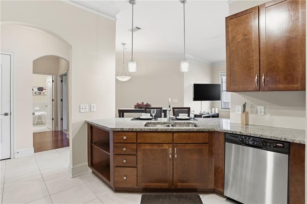 1 bedroom, 1 bathroom, 1,021 sq ft condominium under contract at 3621 Vinings Slope 2425, Atlanta, GA 30339 — photo 8