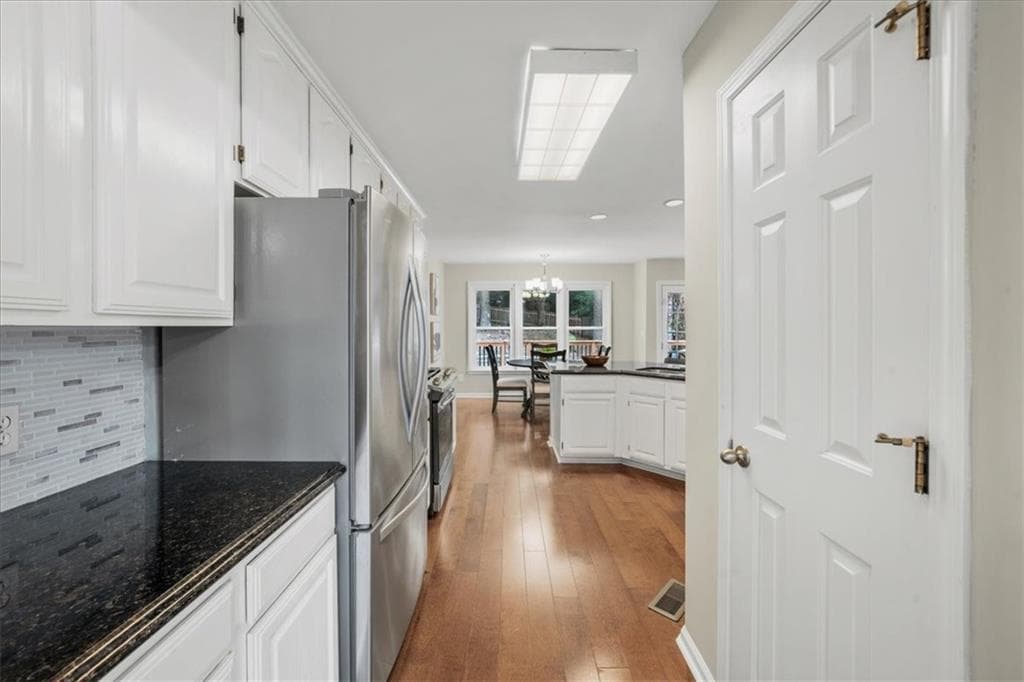5 bedroom, 4 bathroom, 3,195 sq ft single family residence under contract at 5580 N Hillbrooke Trace, Alpharetta, GA 30005 — photo 9