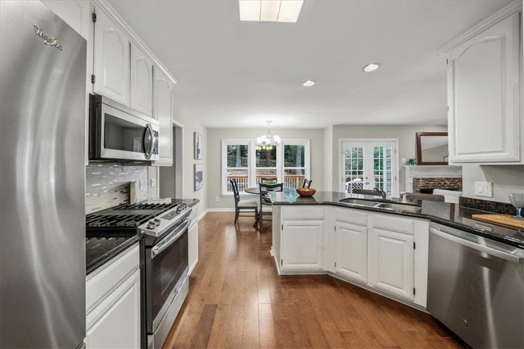 5 bedroom, 4 bathroom, 3,195 sq ft single family residence under contract at 5580 N Hillbrooke Trace, Alpharetta, GA 30005 — photo 10