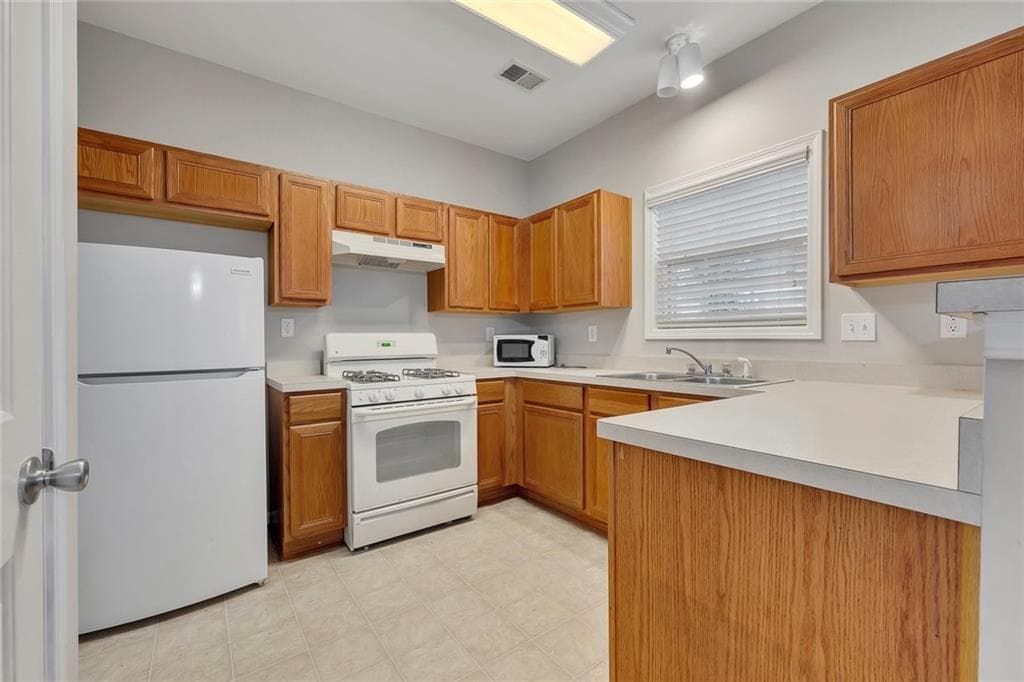 2 bedroom, 3 bathroom, 1,554 sq ft townhouse under contract at 834 Ash Street, Canton, GA 30114 — photo 10