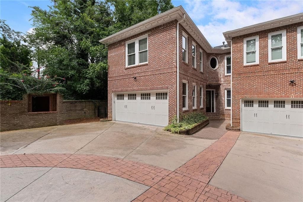 4 bedroom, 5 bathroom, 4,240 sq ft townhouse for sale at 1294 Lenox Park Boulevard, Brookhaven, GA 30319 — photo 1 of 58