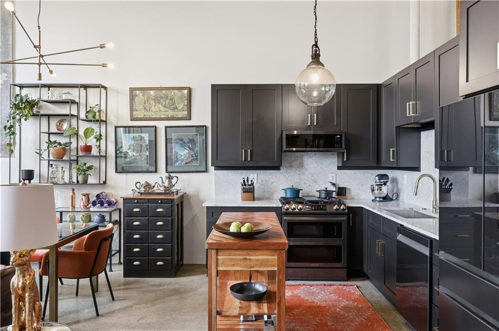 1 bedroom, 1 bathroom, 1,015 sq ft condominium sold at 170 Boulevard 410H, Atlanta, GA 30312