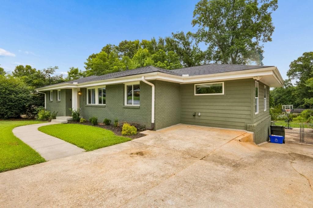 3 bedroom, 2 bathroom, 2,628 sq ft single family residence under contract at 3669 Crestview Drive, Smyrna, GA 30082 — photo 2