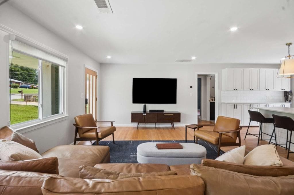 3 bedroom, 2 bathroom, 2,628 sq ft single family residence under contract at 3669 Crestview Drive, Smyrna, GA 30082 — photo 6