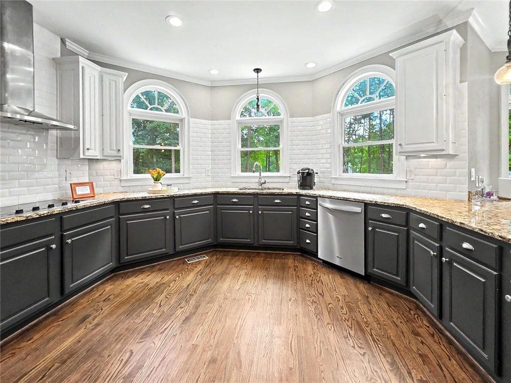 6 bedroom, 5 bathroom, 5,094 sq ft single family residence under contract at 5852 Brookstone Walk, Acworth, GA 30101 — photo 8
