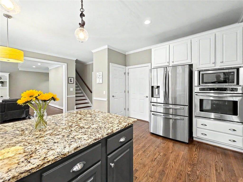 6 bedroom, 5 bathroom, 5,094 sq ft single family residence under contract at 5852 Brookstone Walk, Acworth, GA 30101 — photo 9