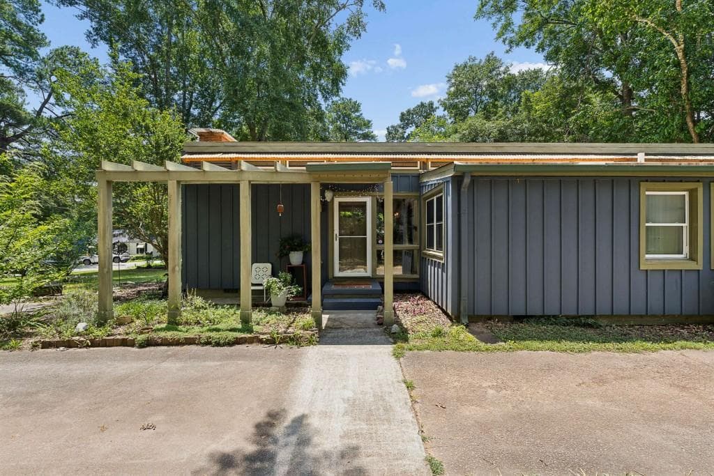 3 bedroom, 2 bathroom, 1,289 sq ft single family residence sold at 445 Ashburton Avenue, Atlanta, GA 30317