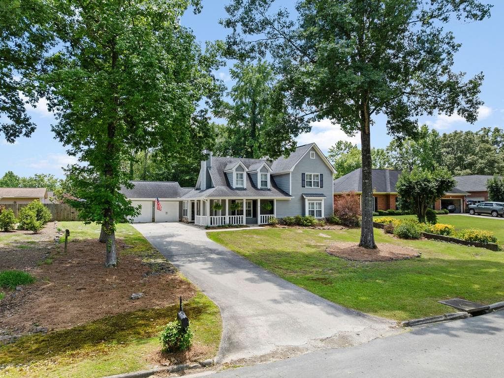 5 bedroom, 3 bathroom, 2,678 sq ft single family residence for sale at 15 Amberwood Trail, Rome, GA 30165 — photo 2