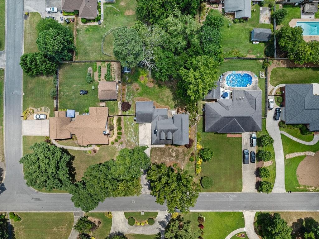 5 bedroom, 3 bathroom, 2,678 sq ft single family residence for sale at 15 Amberwood Trail, Rome, GA 30165 — photo 8