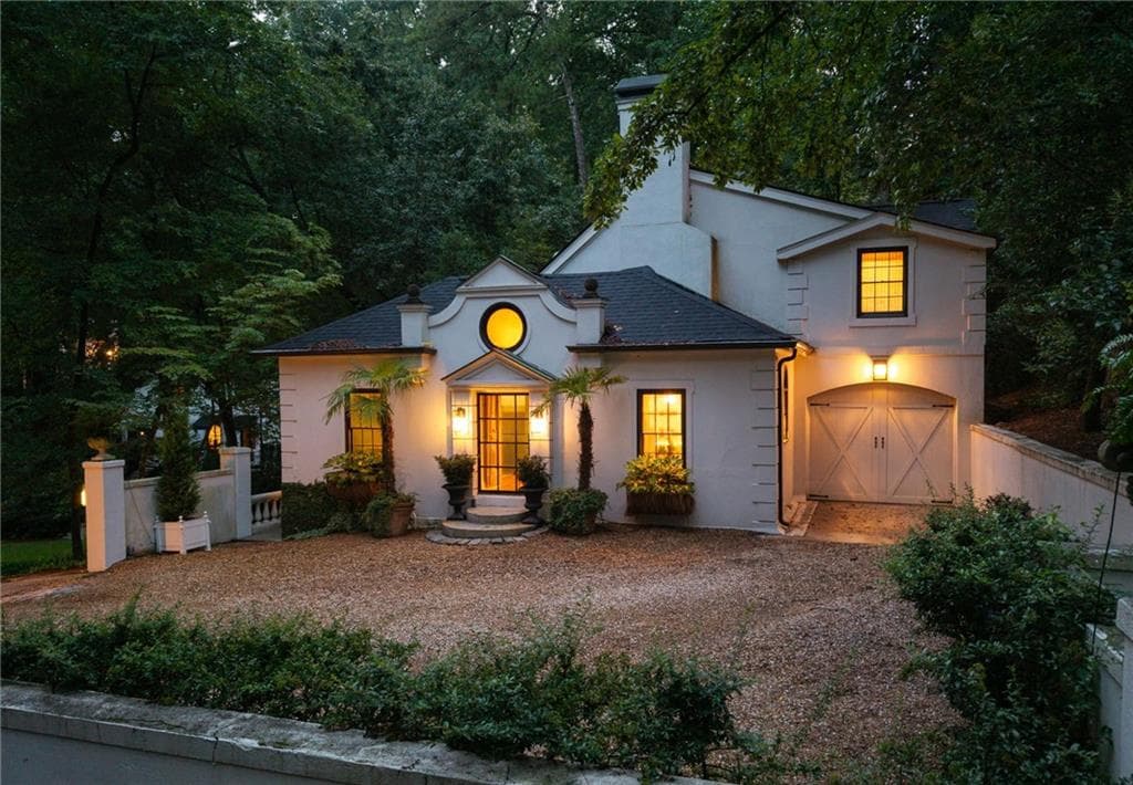 4 bedroom, 4 bathroom, 2,010 sq ft single family residence for sale at 2760 Northside Drive, Atlanta, GA 30305 — photo 4