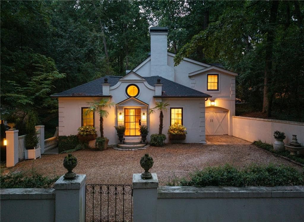 4 bedroom, 4 bathroom, 2,010 sq ft single family residence for sale at 2760 Northside Drive, Atlanta, GA 30305 — photo 3
