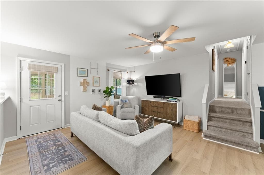 3 bedroom, 2 bathroom, 1,657 sq ft single family residence for sale at 6804 Union Hill Road, Canton, GA 30115 — photo 2