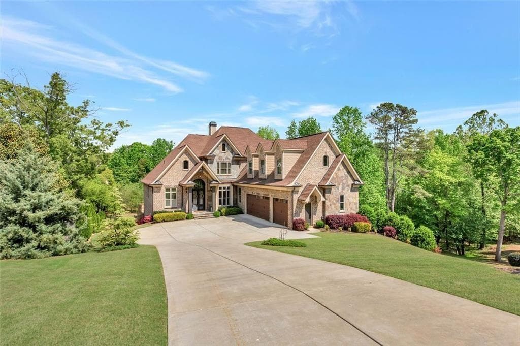 6 bedroom, 5 bathroom, 7,298 sq ft single family residence under contract at 4621 QUAIL Court, Flowery Branch, GA 30542 — photo 3