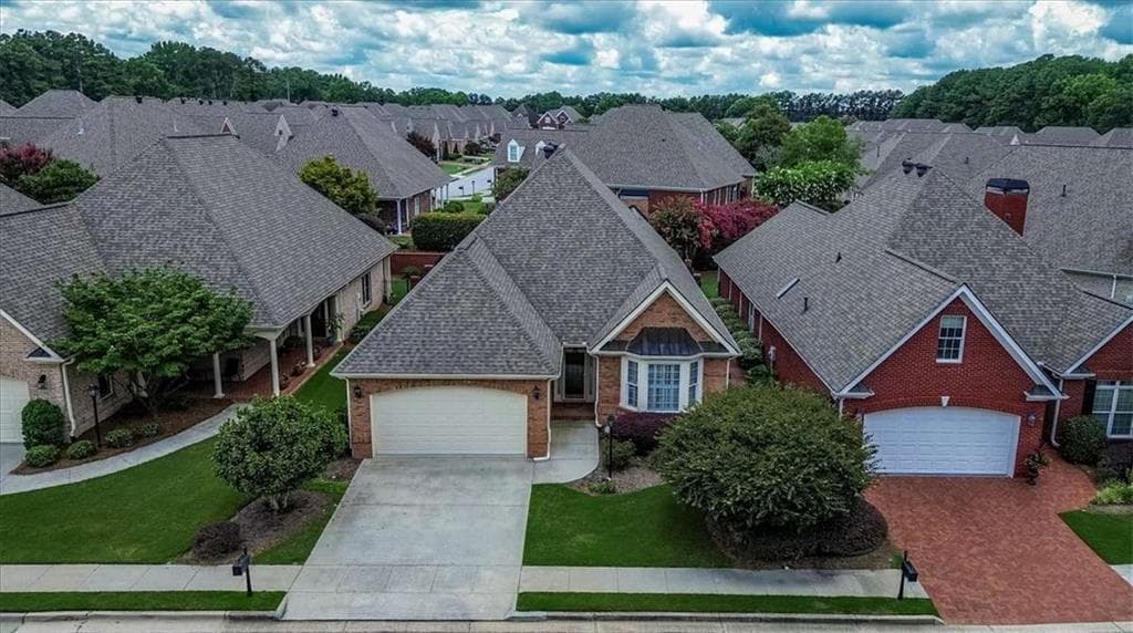 3 bedroom, 2 bathroom, 2,431 sq ft single family residence for sale at 1910 Woodberry Run Drive, Snellville, GA 30078 — photo 2