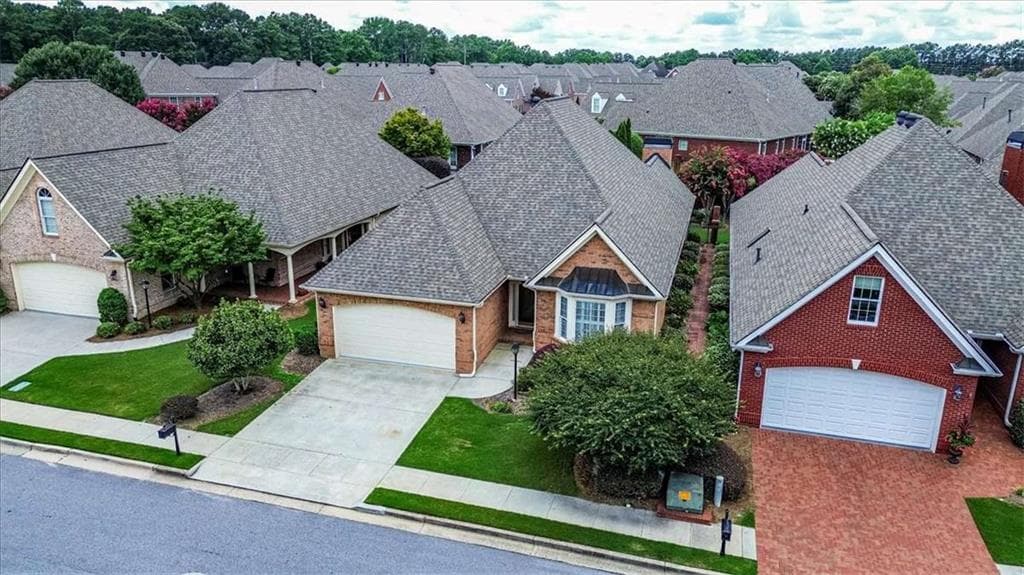 3 bedroom, 2 bathroom, 2,431 sq ft single family residence for sale at 1910 Woodberry Run Drive, Snellville, GA 30078 — photo 3