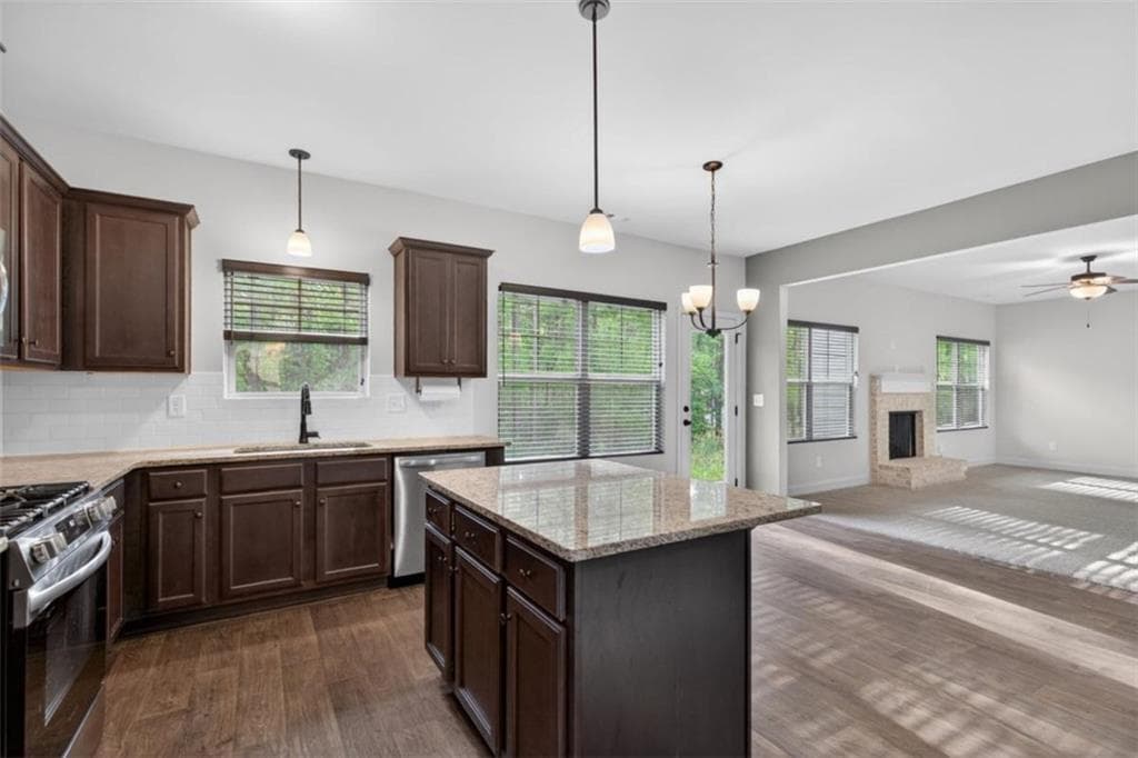 4 bedroom, 4 bathroom, 2,373 sq ft single family residence for sale at 1180 Awenasa Drive, Villa Rica, GA 30180 — photo 3