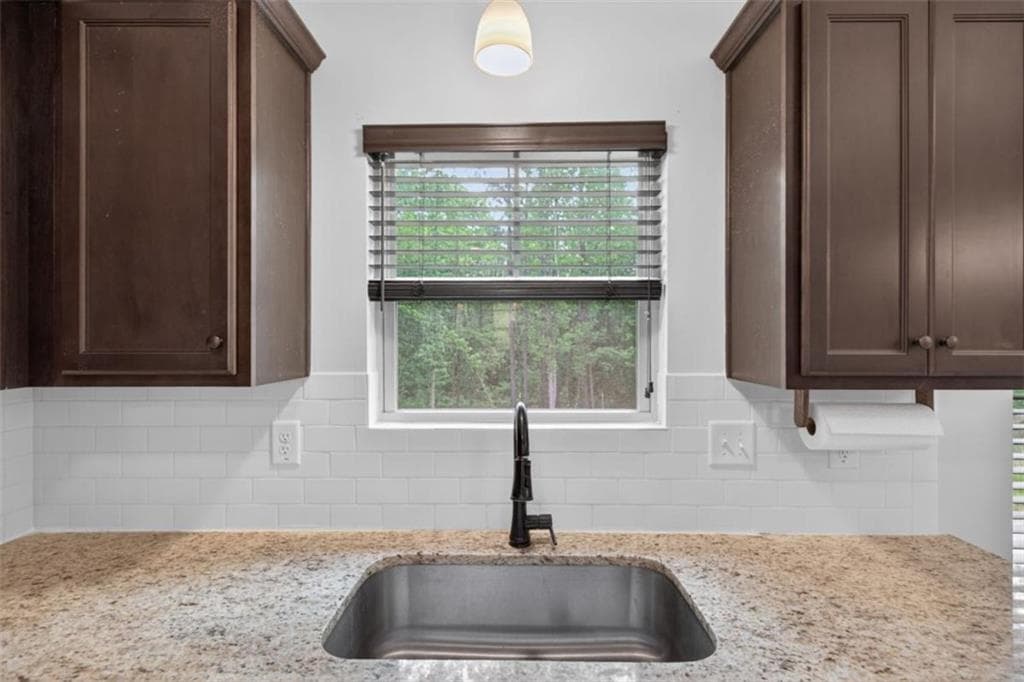 4 bedroom, 4 bathroom, 2,373 sq ft single family residence for sale at 1180 Awenasa Drive, Villa Rica, GA 30180 — photo 7
