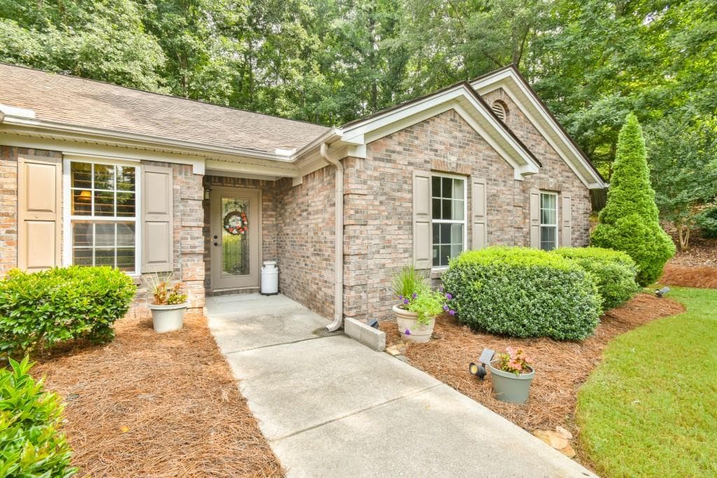 4 bedroom, 3 bathroom, 1,831 sq ft single family residence under contract at 2044 Lantern Drive, Jefferson, GA 30549 — photo 3