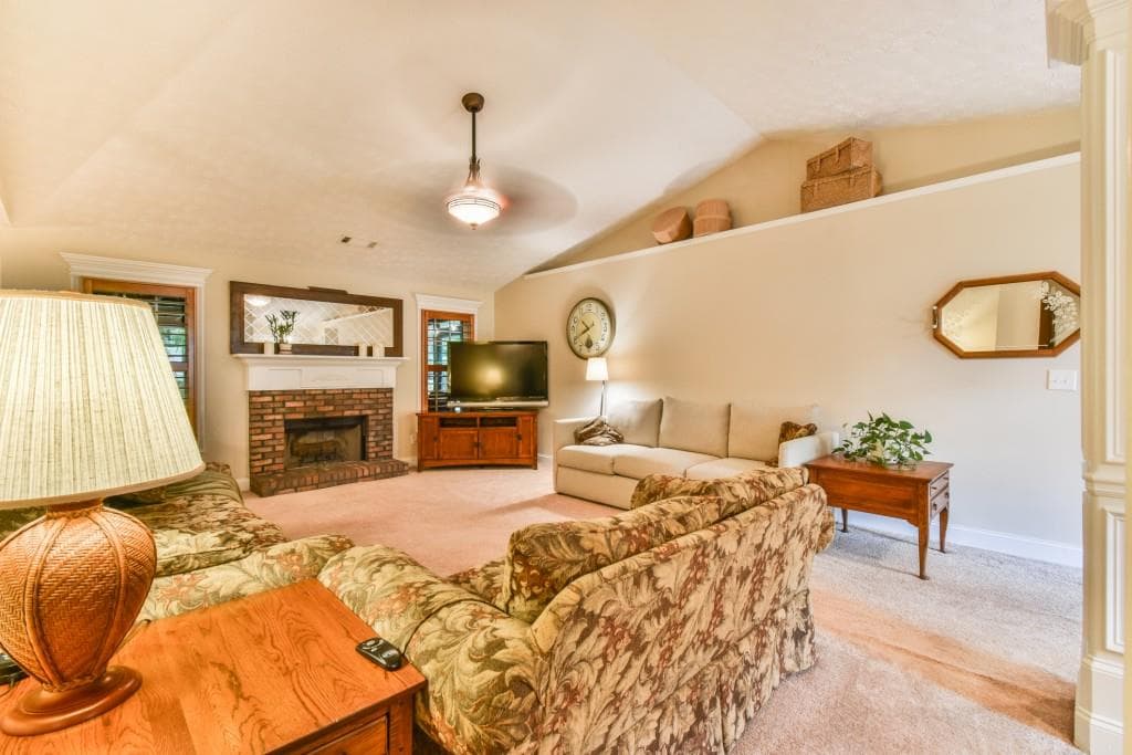 4 bedroom, 3 bathroom, 1,831 sq ft single family residence under contract at 2044 Lantern Drive, Jefferson, GA 30549 — photo 9