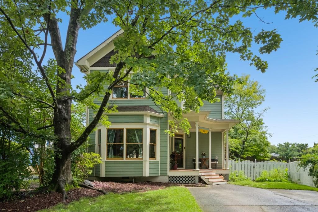 3 bedroom, 3 bathroom, 2,039 sq ft single family residence sold at 370 Oakland Park, Atlanta, GA 30312