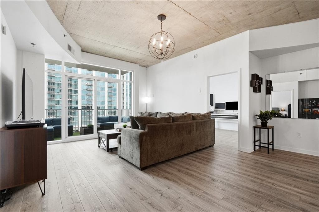 2 bedroom, 2 bathroom, 1,158 sq ft condominium for sale at 250 Pharr Road 1005, Atlanta, GA 30305 — photo 3