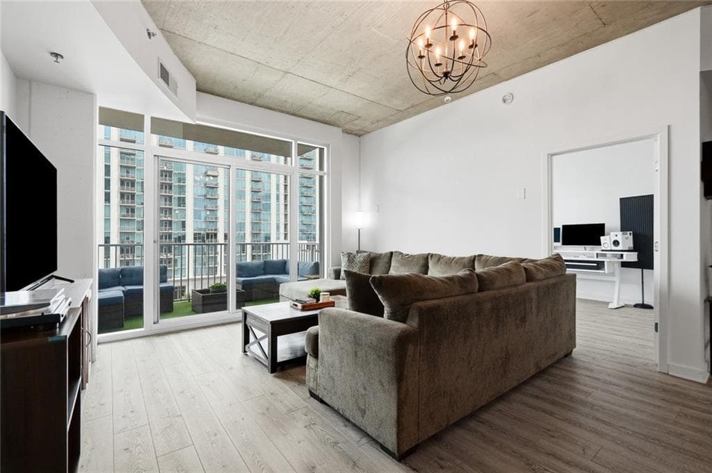 2 bedroom, 2 bathroom, 1,158 sq ft condominium for sale at 250 Pharr Road 1005, Atlanta, GA 30305 — photo 5