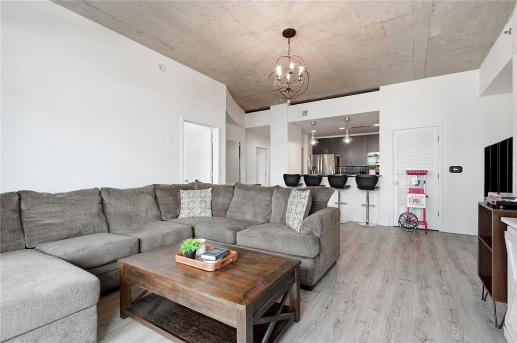 2 bedroom, 2 bathroom, 1,158 sq ft condominium for sale at 250 Pharr Road 1005, Atlanta, GA 30305 — photo 6