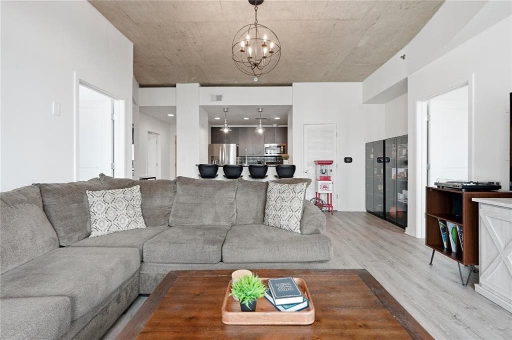 2 bedroom, 2 bathroom, 1,158 sq ft condominium for sale at 250 Pharr Road 1005, Atlanta, GA 30305 — photo 7
