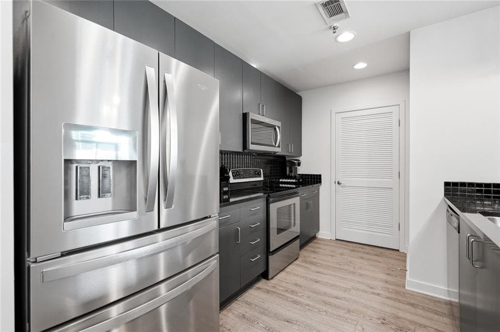 2 bedroom, 2 bathroom, 1,158 sq ft condominium for sale at 250 Pharr Road 1005, Atlanta, GA 30305 — photo 9