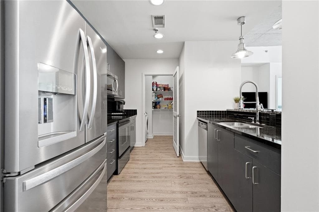 2 bedroom, 2 bathroom, 1,158 sq ft condominium for sale at 250 Pharr Road 1005, Atlanta, GA 30305 — photo 10