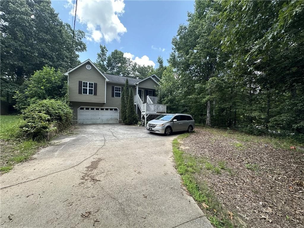 4 bedroom, 3 bathroom, 1,304 sq ft single family residence under contract at 270 Jennifer Lane, Temple, GA 30179