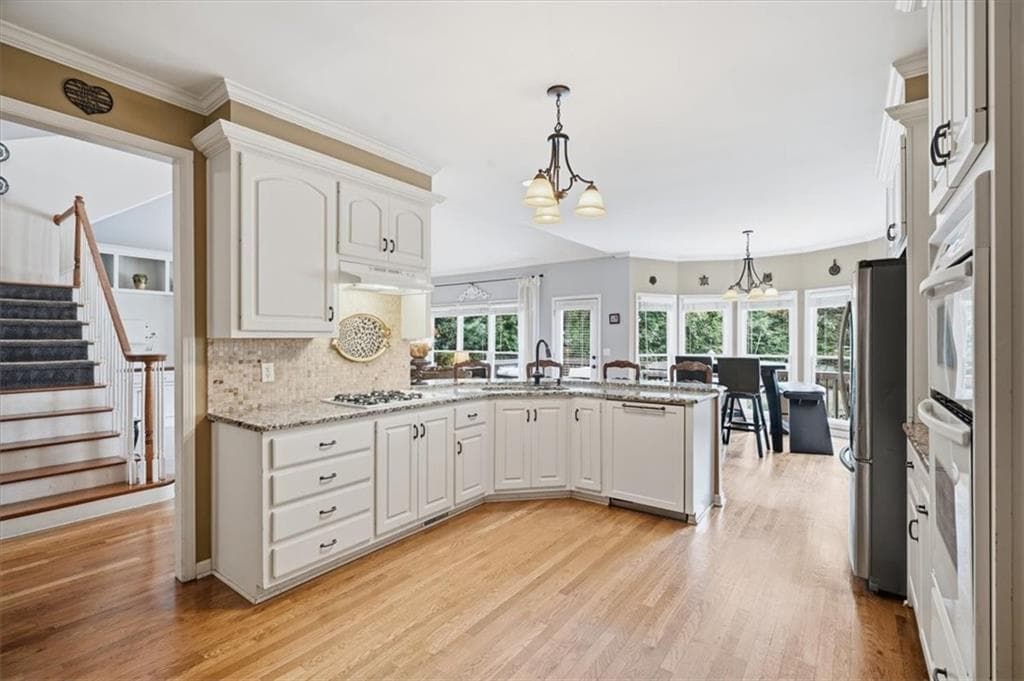 4 bedroom, 4 bathroom, 3,853 sq ft single family residence under contract at 4202 Lansmoore Crossing, Suwanee, GA 30024 — photo 8