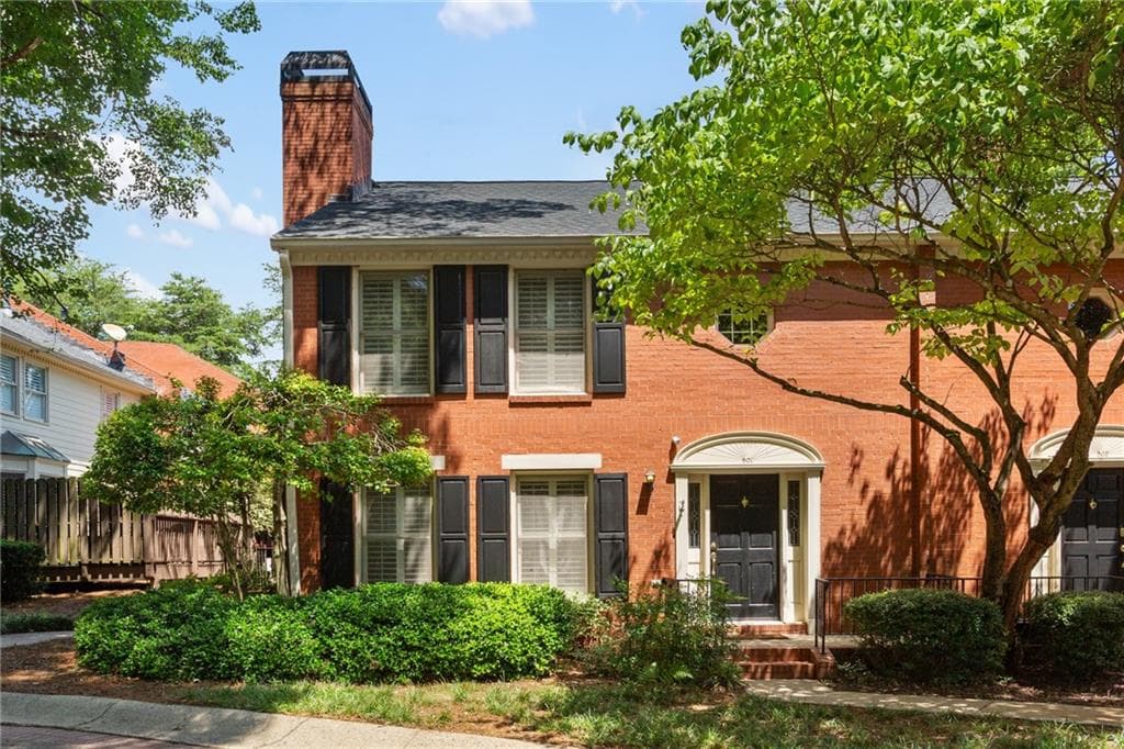 2 bedroom, 3 bathroom, 2,014 sq ft townhouse for sale at 501 Defoors Mill Circle, Atlanta, GA 30318