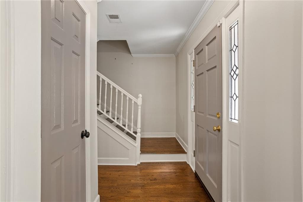 2 bedroom, 3 bathroom, 2,014 sq ft townhouse for sale at 501 Defoors Mill Circle, Atlanta, GA 30318 — photo 5