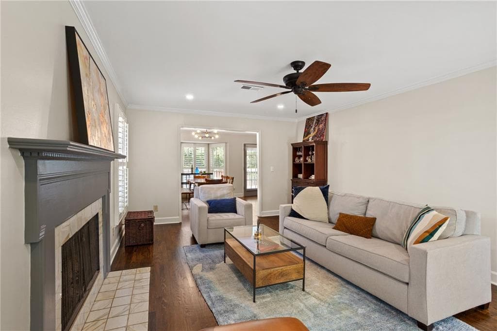2 bedroom, 3 bathroom, 2,014 sq ft townhouse for sale at 501 Defoors Mill Circle, Atlanta, GA 30318 — photo 6