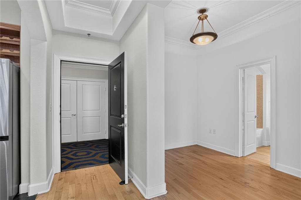 1 bedroom, 1 bathroom, 880 sq ft condominium for sale at 3445 Stratford Road 2306, Atlanta, GA 30326 — photo 2