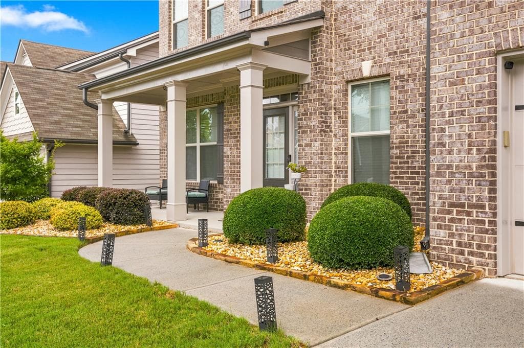 5 bedroom, 3 bathroom, 3,296 sq ft single family residence for sale at 5857 Shore Isle Trace, Braselton, GA 30517 — photo 3