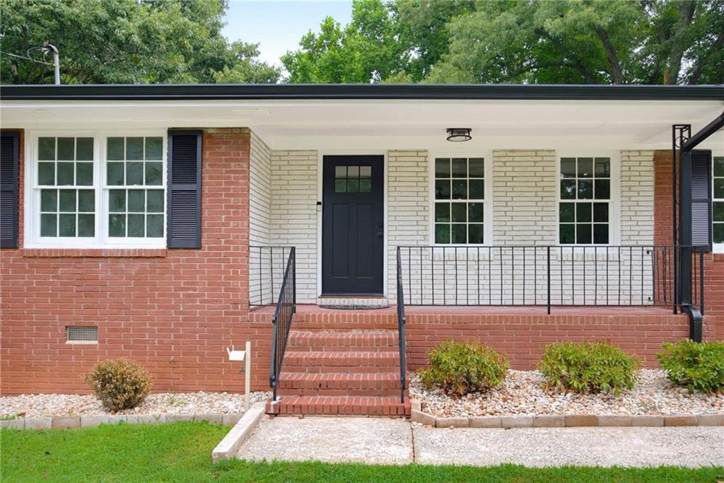 4 bedroom, 3 bathroom, 1,448 sq ft single family residence for sale at 1502 Kings Road, Marietta, GA 30062 — photo 4