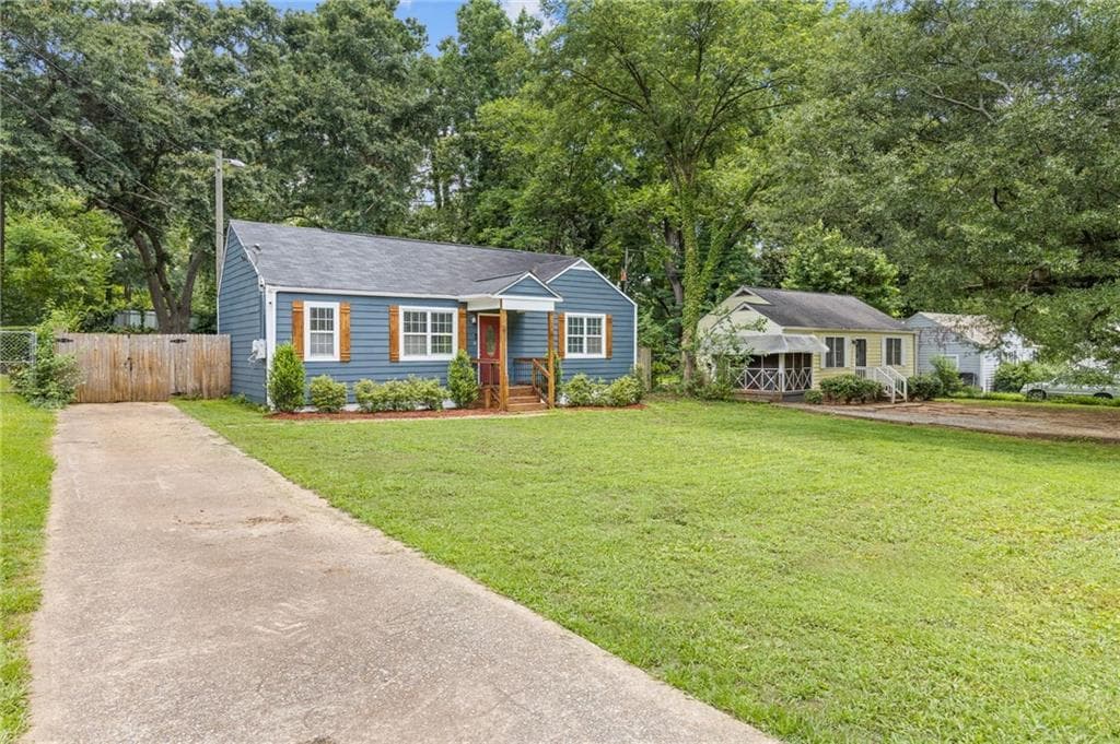 3 bedroom, 2 bathroom, 1,860 sq ft single family residence for sale at 2728 Mcafee Road, Decatur, GA 30032 — photo 3