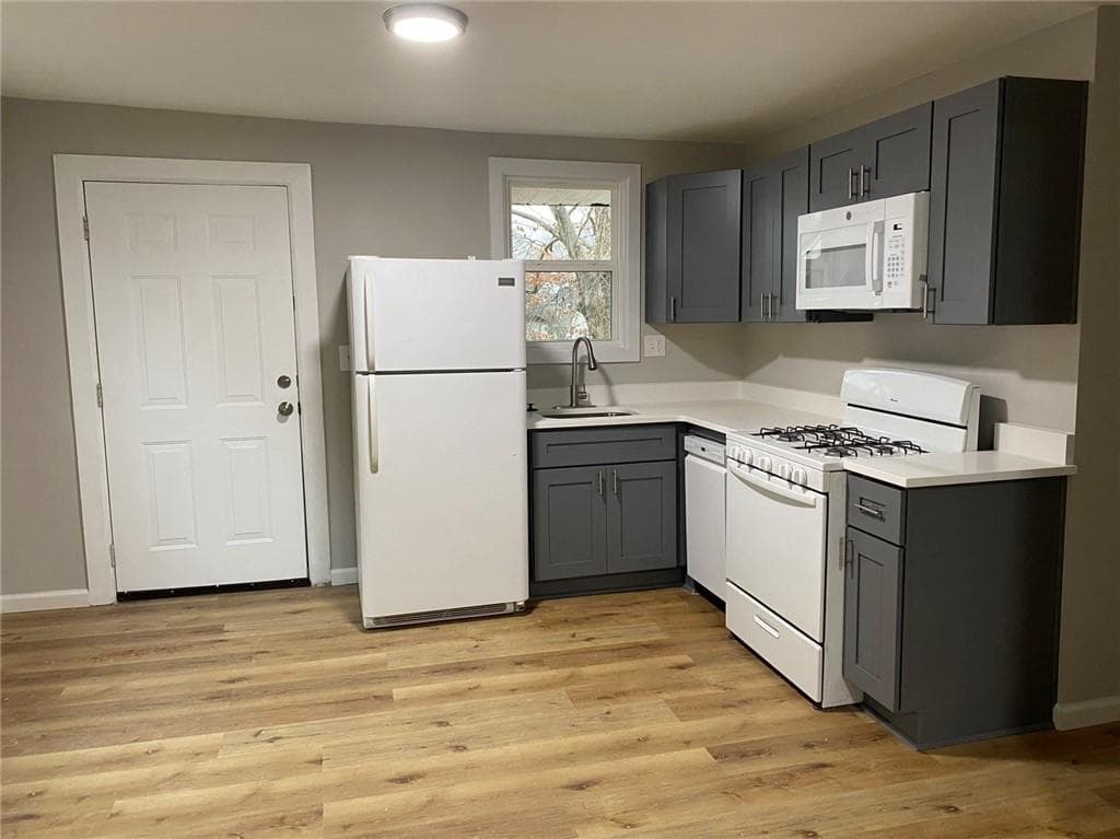 2 bedroom, 1 bathroom, 1,584 sq ft duplex for rent at 951 Tilden Street, Atlanta, GA 30318 for $1,400 a month — photo 2