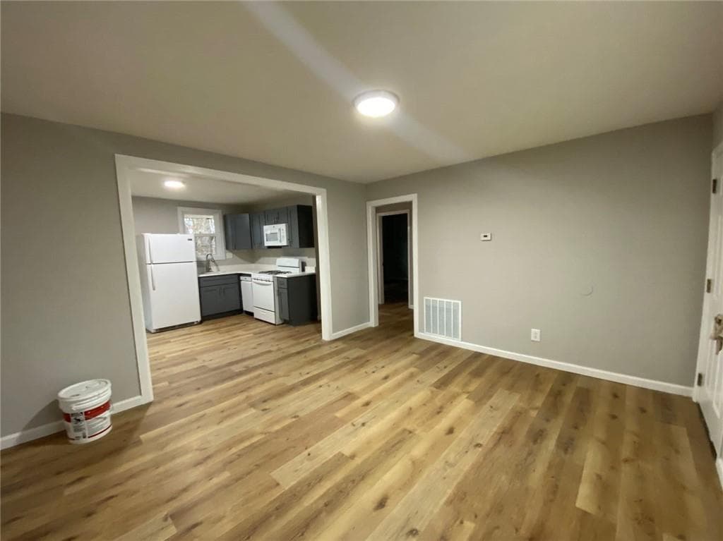 2 bedroom, 1 bathroom, 1,584 sq ft duplex for rent at 951 Tilden Street, Atlanta, GA 30318 for $1,400 a month — photo 3
