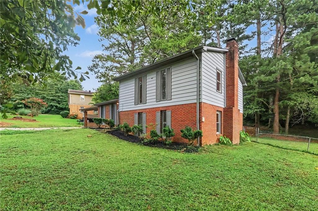 4 bedroom, 3 bathroom, 1,620 sq ft single family residence for sale at 3124 Stanford Circle, Lawrenceville, GA 30044 — photo 4