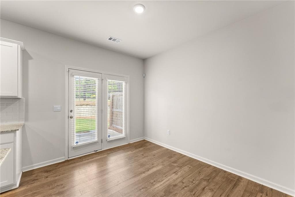 4 bedroom, 3 bathroom, 1,925 sq ft townhouse for sale at 300 Stoneybrook Court, Dahlonega, GA 30533 — photo 8