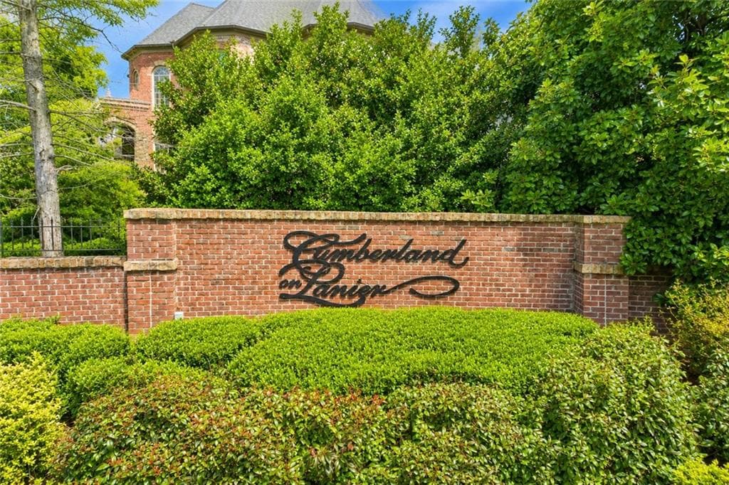 5 bedroom, 6 bathroom, 4,025 sq ft single family residence for sale at 4175 Cumberland Point Drive, Gainesville, GA 30504 — photo 4