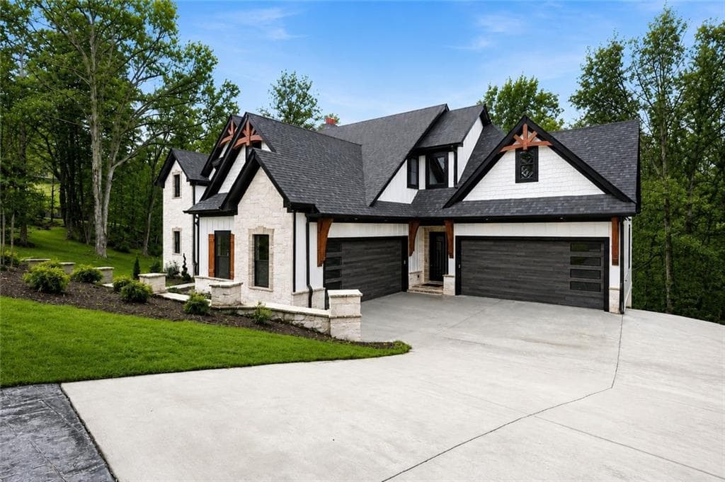 5 bedroom, 6 bathroom, 4,025 sq ft single family residence for sale at 4175 Cumberland Point Drive, Gainesville, GA 30504 — photo 8