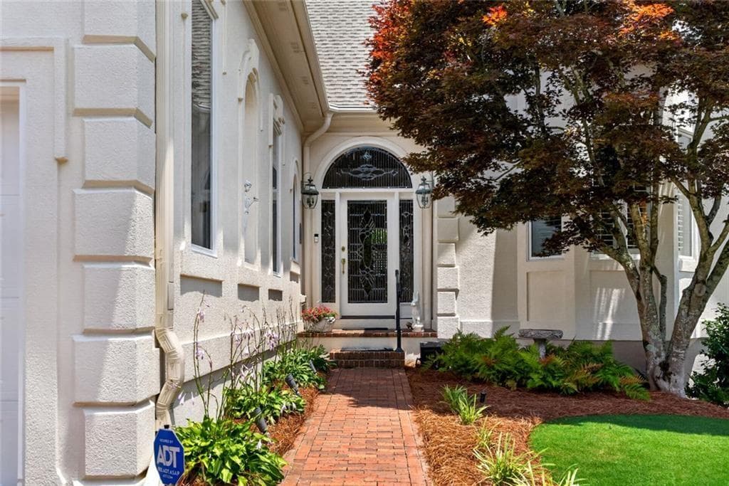 5 bedroom, 6 bathroom, 4,192 sq ft single family residence for sale at 5327 Claridge Square, Dunwoody, GA 30338 — photo 2