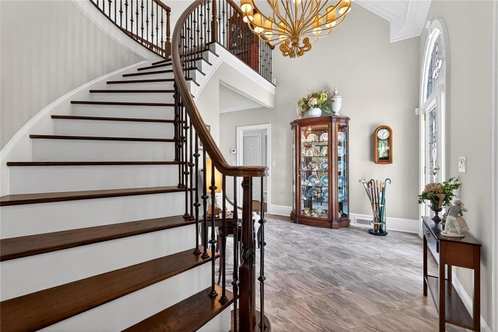 5 bedroom, 6 bathroom, 4,192 sq ft single family residence for sale at 5327 Claridge Square, Dunwoody, GA 30338 — photo 5