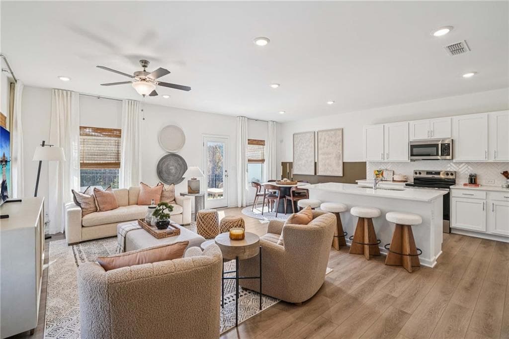 3 bedroom, 3 bathroom, 1,801 sq ft townhouse under contract at 6760 Armonia Drive, Mableton, GA 30126 — photo 3