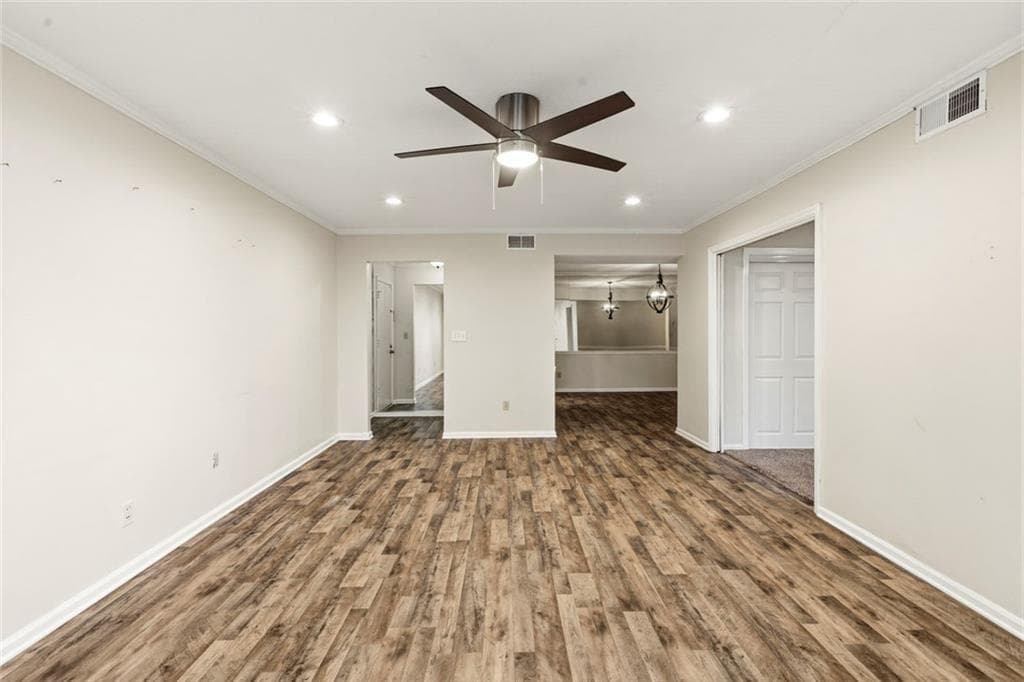 3 bedroom, 2 bathroom, 1,423 sq ft condominium for sale at 6851 Roswell Road D-15, Sandy Springs, GA 30328 — photo 6
